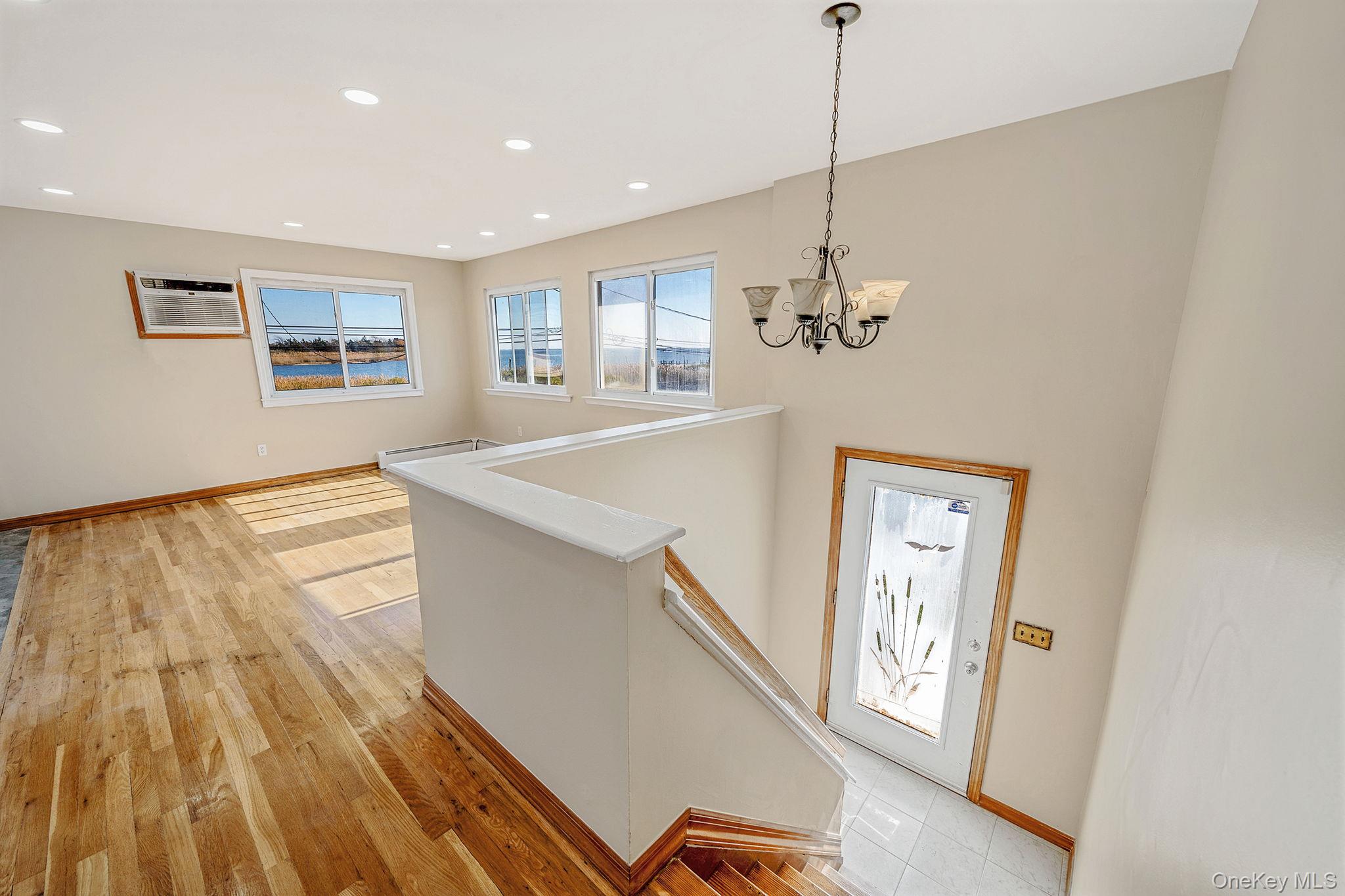 #16 photo, 4 Bay Place, Lindenhurst , NY 11757