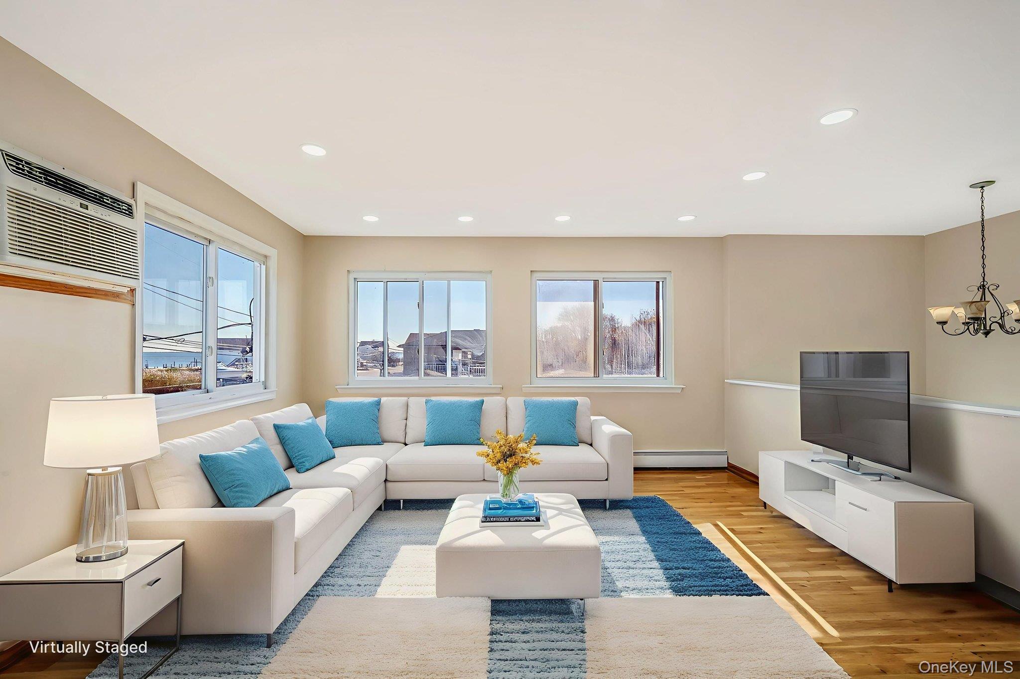 #17 photo, 4 Bay Place, Lindenhurst , NY 11757