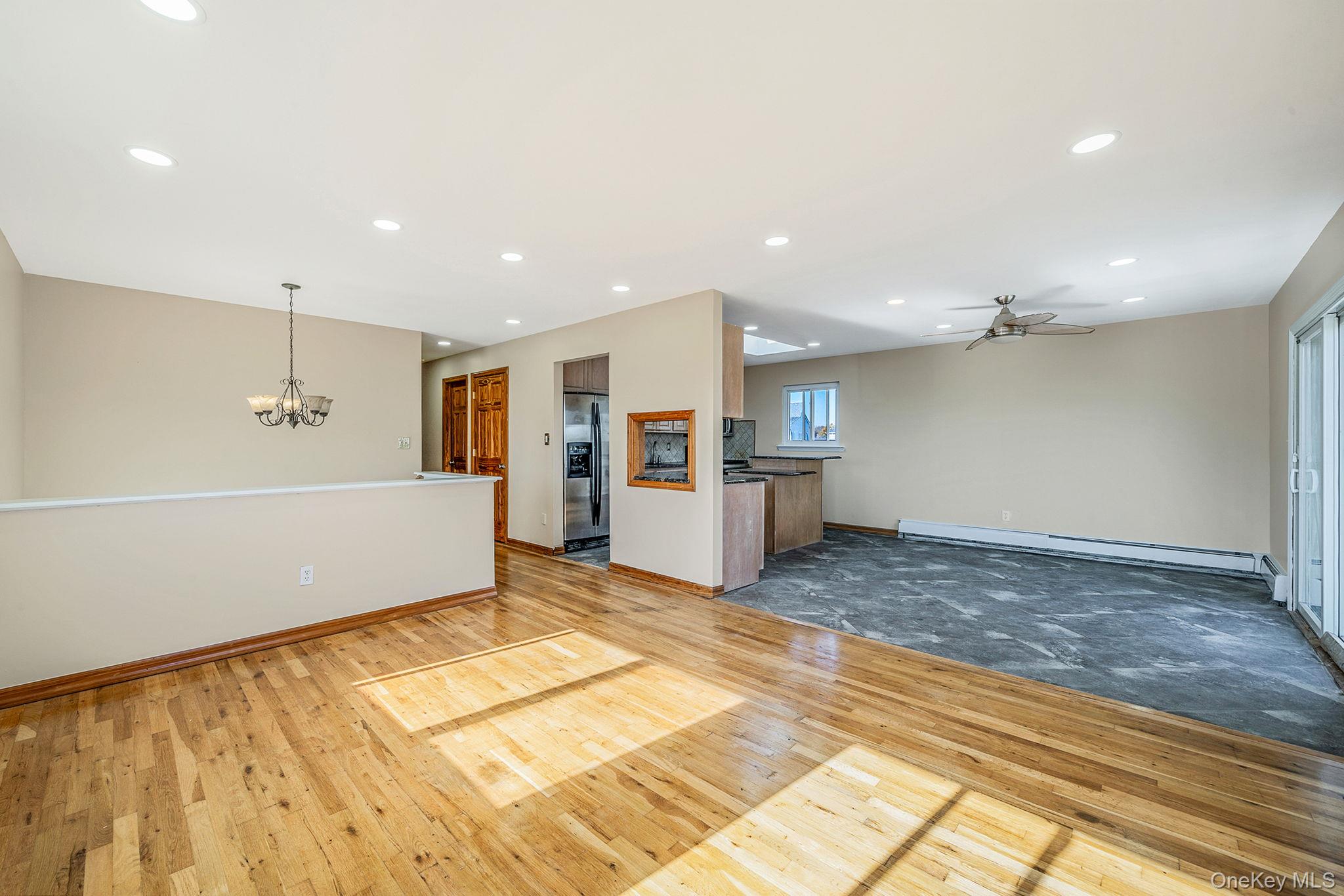 #18 photo, 4 Bay Place, Lindenhurst , NY 11757