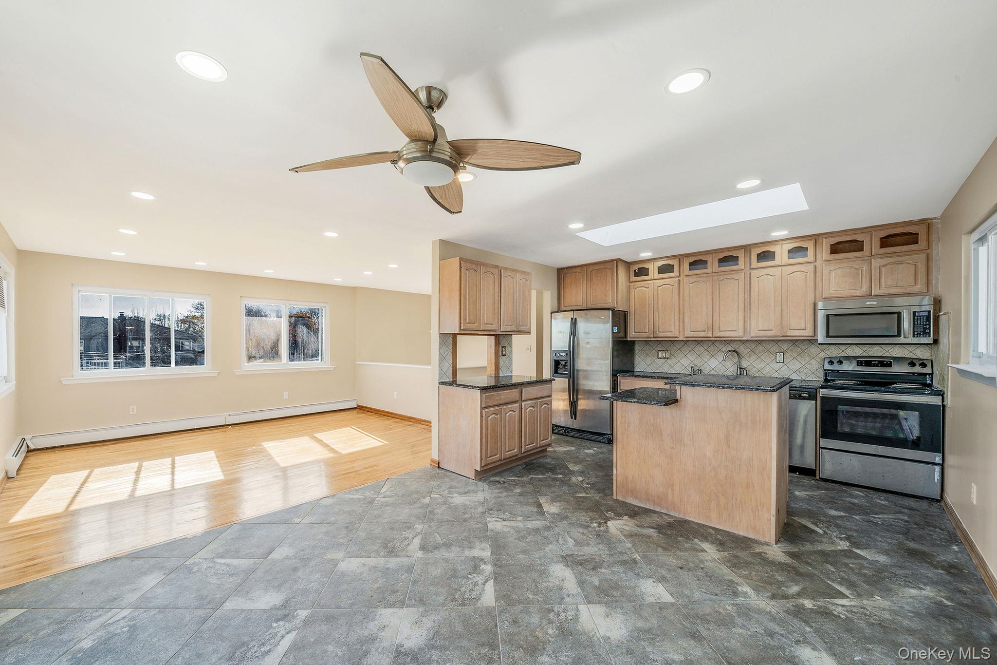 #19 photo, 4 Bay Place, Lindenhurst , NY 11757