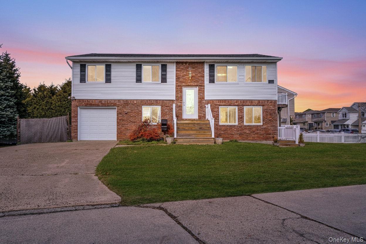 #2 photo, 4 Bay Place, Lindenhurst , NY 11757