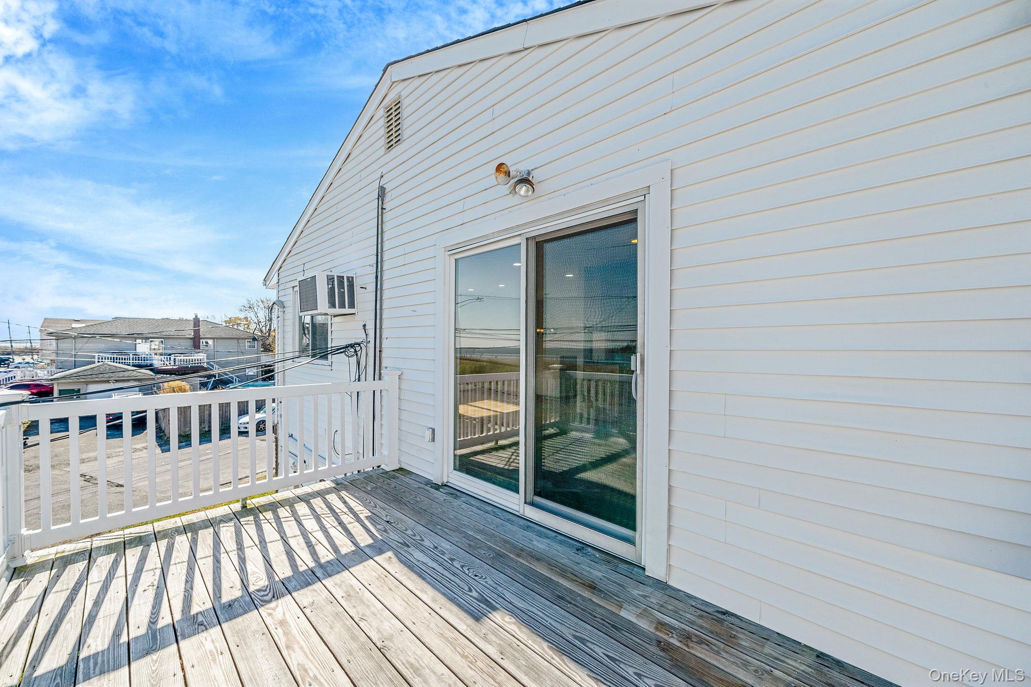 #4 photo, 4 Bay Place, Lindenhurst , NY 11757