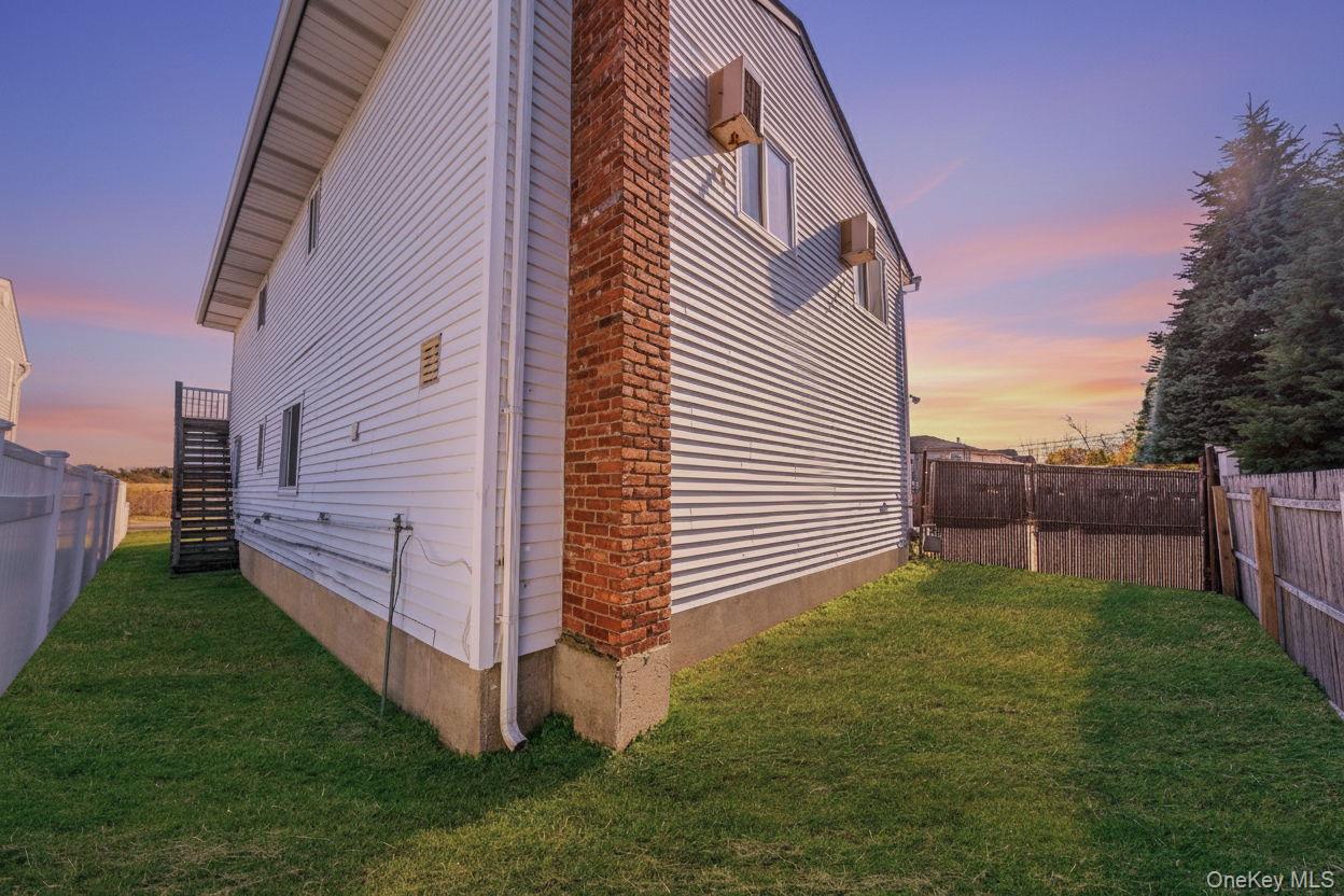 #5 photo, 4 Bay Place, Lindenhurst , NY 11757