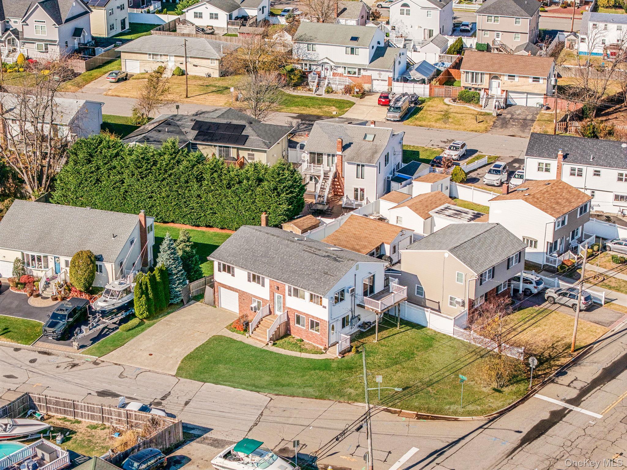 #6 photo, 4 Bay Place, Lindenhurst , NY 11757