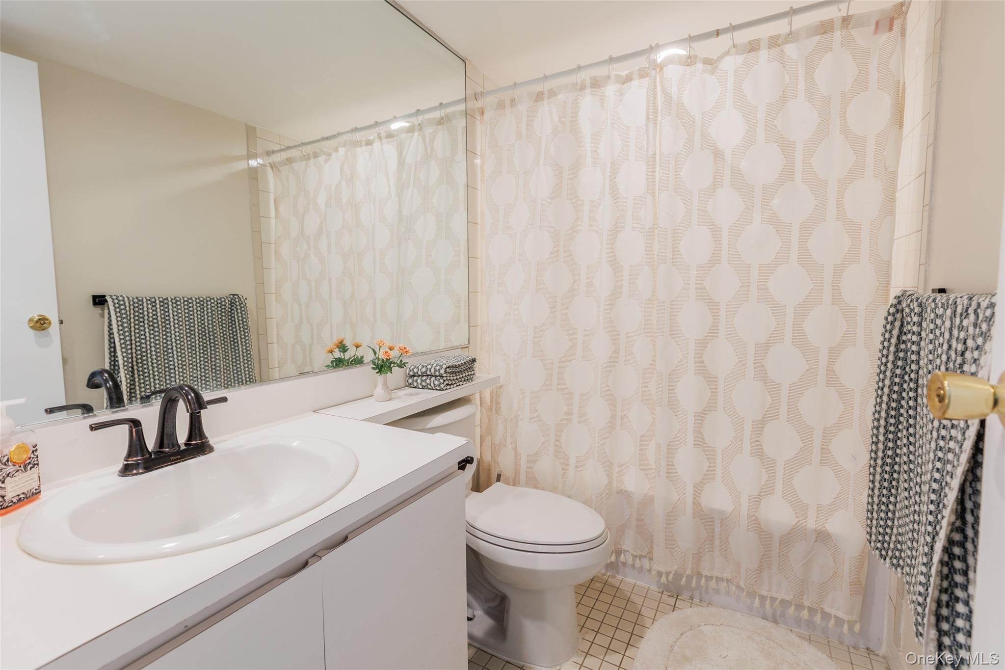 #11 photo, 655 Middle Country Road, Coram , NY 11727