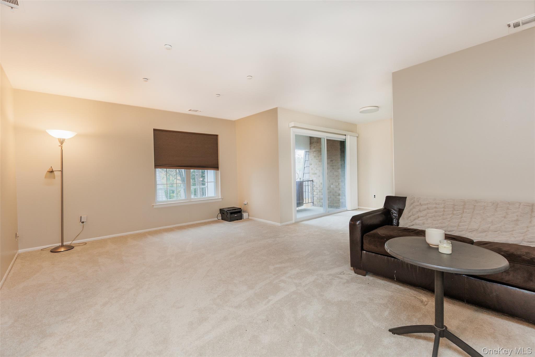 #4 photo, 655 Middle Country Road, Coram , NY 11727