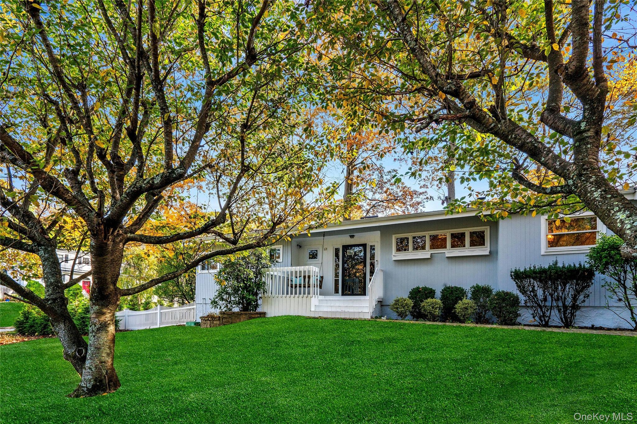 #1 photo, 121 Grove Road, 롱 아일랜드 Kings Park , NY 11754