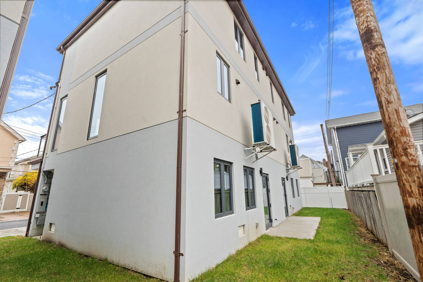 #6 photo, 33 Keen Ct, #1, Gerritsen Beach , NY 11229