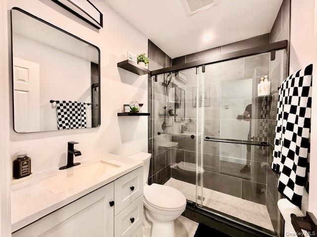 #19 photo, 8 Fox Hollow Lane, Ridge , NY 11961