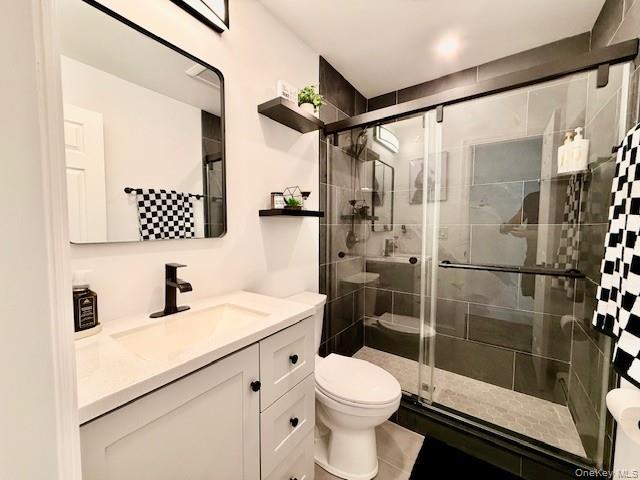 #20 photo, 8 Fox Hollow Lane, Ridge , NY 11961