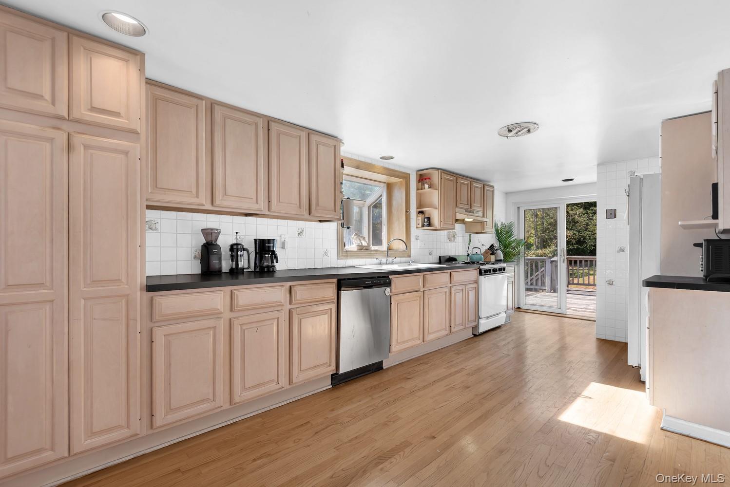 #4 photo, 24 Old Knollwood Road, White Plains , NY 10607