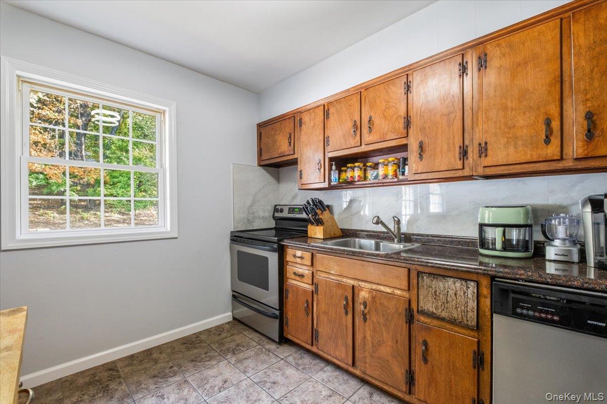 #13 photo, 16 Meadow Road, Montrose , NY 10548