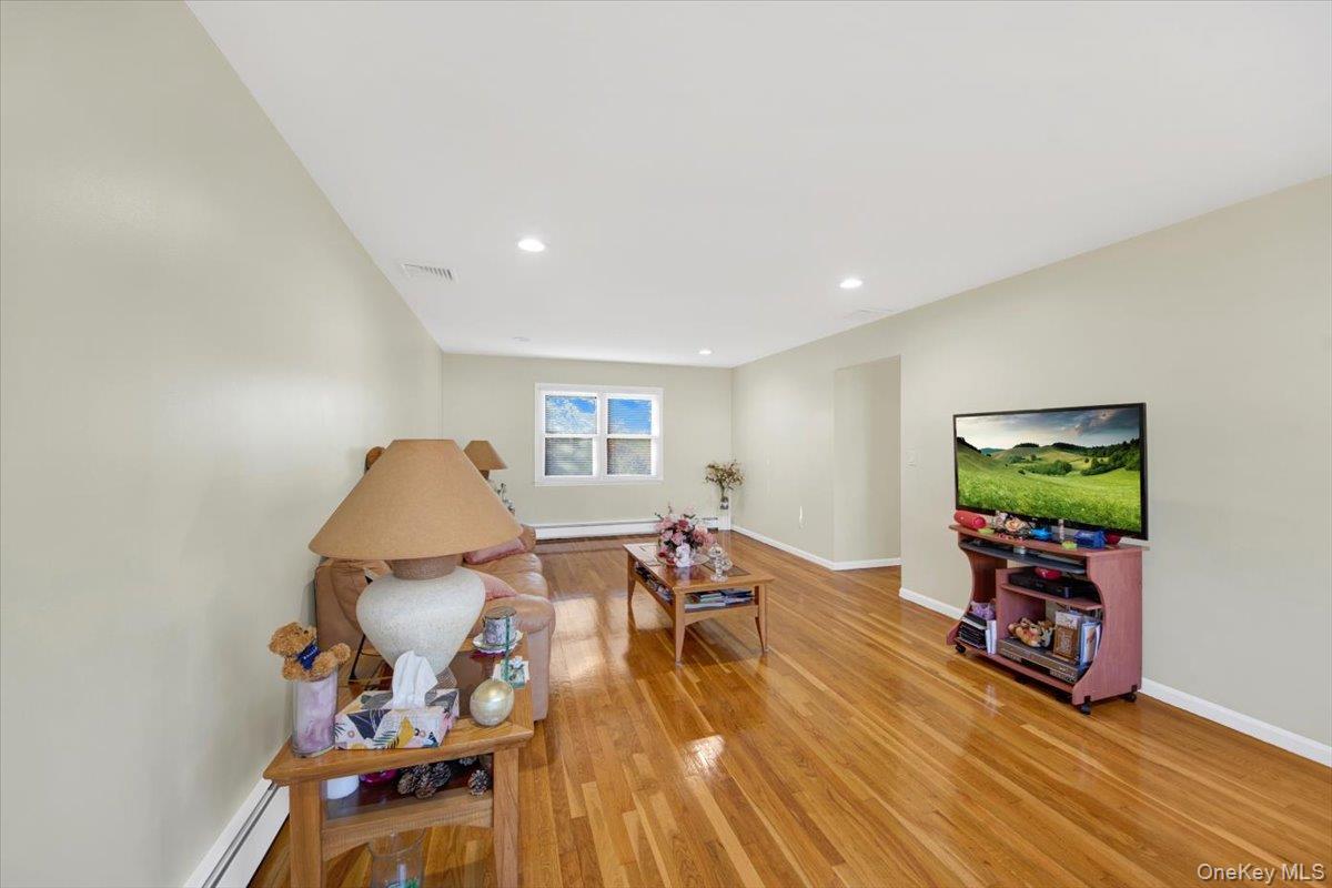 #11 photo, 37 aka 39 Deshon Avenue, Bronxville , NY 10708