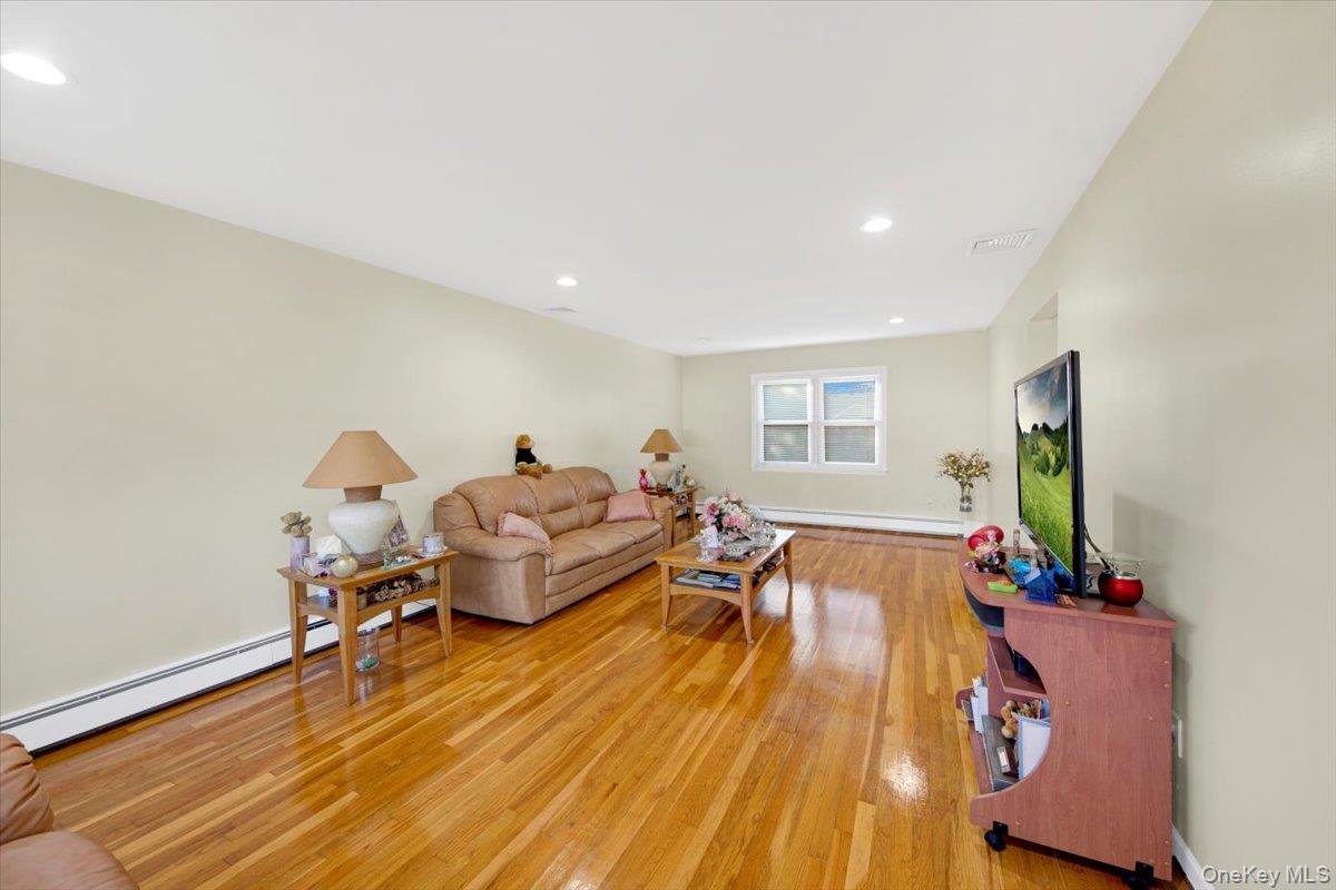 #9 photo, 37 aka 39 Deshon Avenue, Bronxville , NY 10708