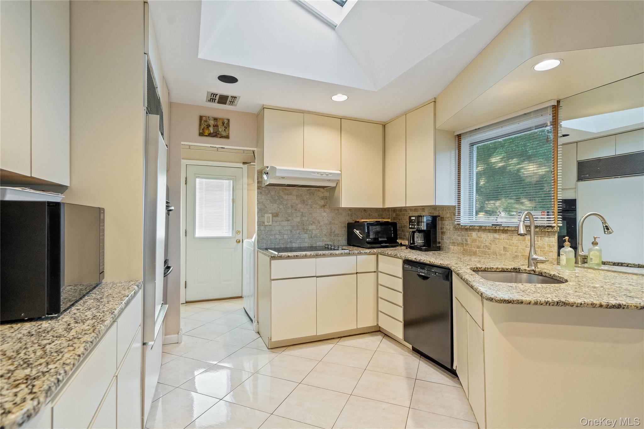 #11 photo, 48 Fairfield Drive, Dix Hills , NY 11746