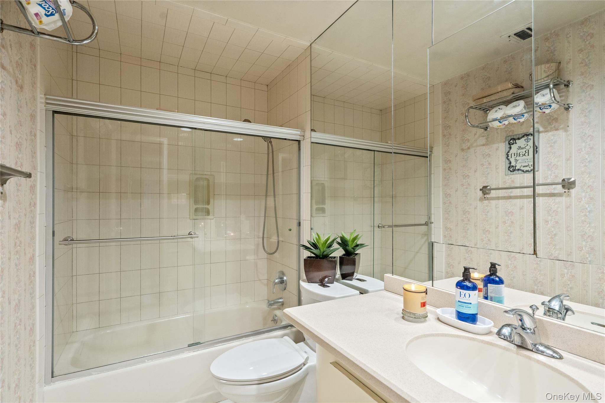 #17 photo, 48 Fairfield Drive, Dix Hills , NY 11746