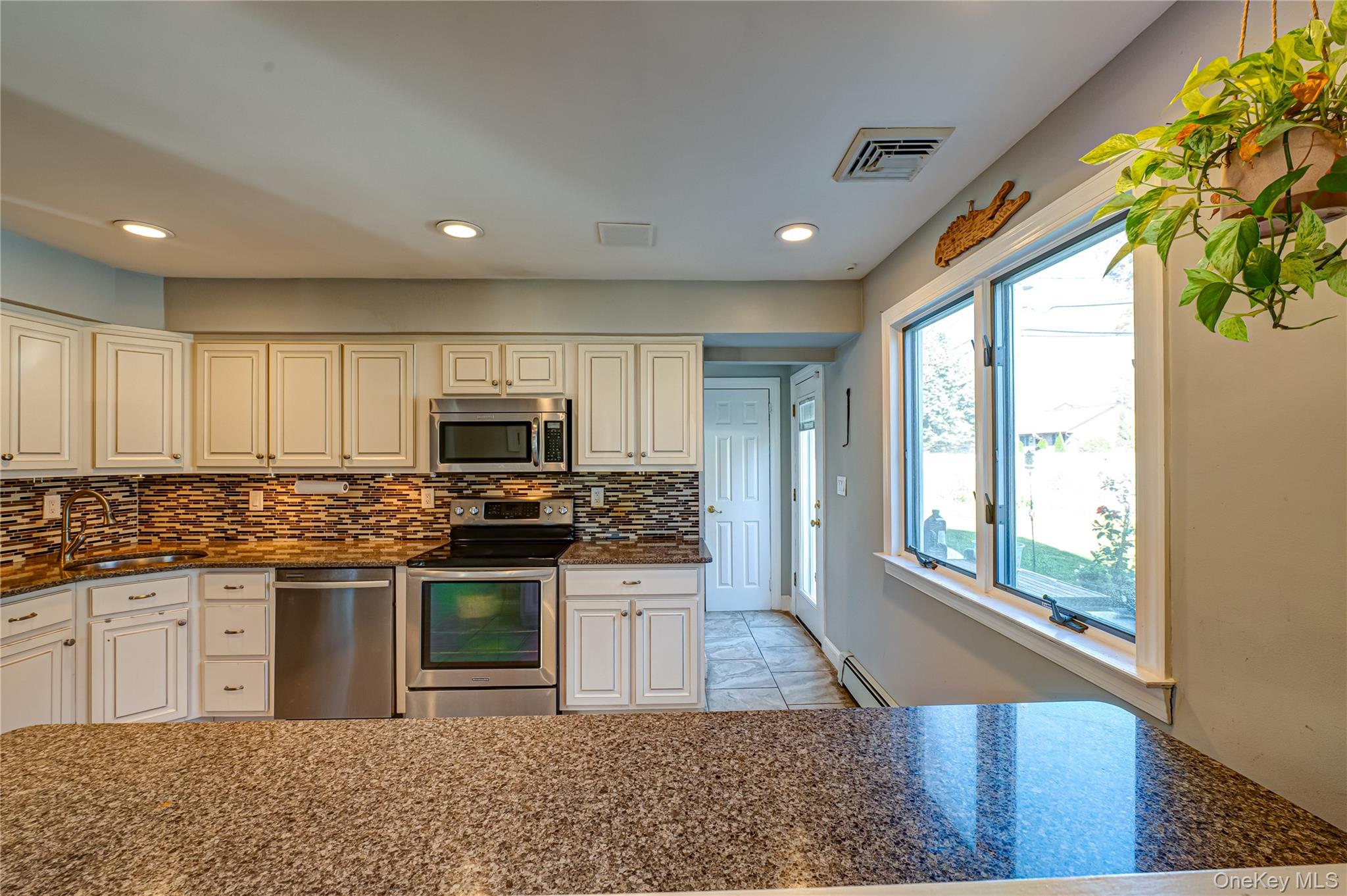 #10 photo, 1 Freedom Court, Babylon , NY 11702