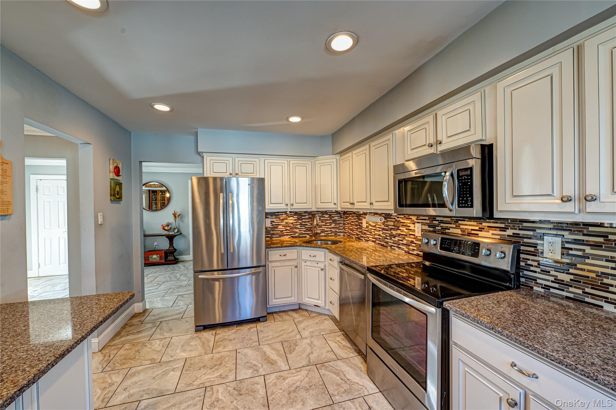 #7 photo, 1 Freedom Court, Babylon , NY 11702