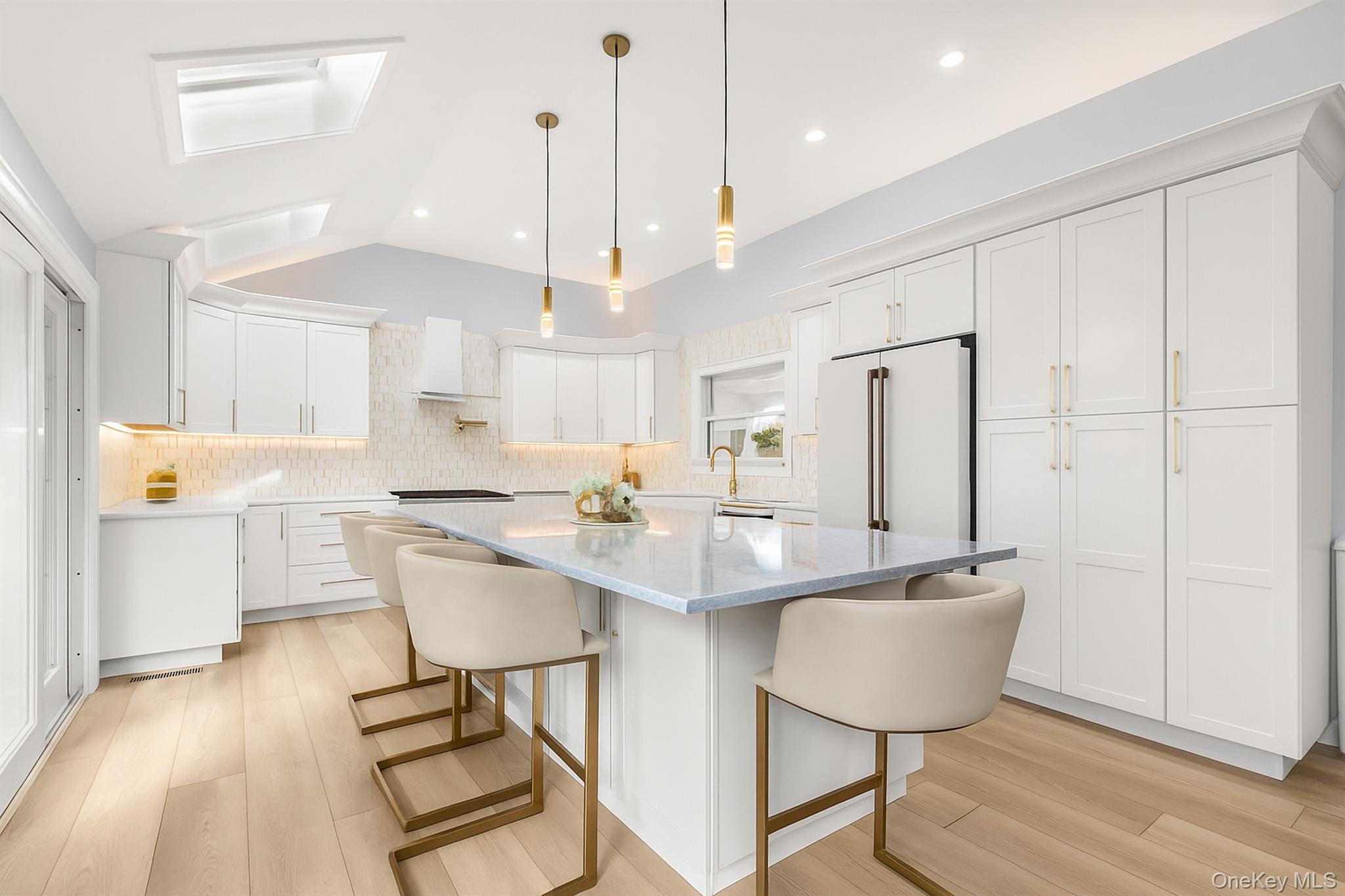 #10 photo, 272 Ocean Avenue, Islip , NY 11751