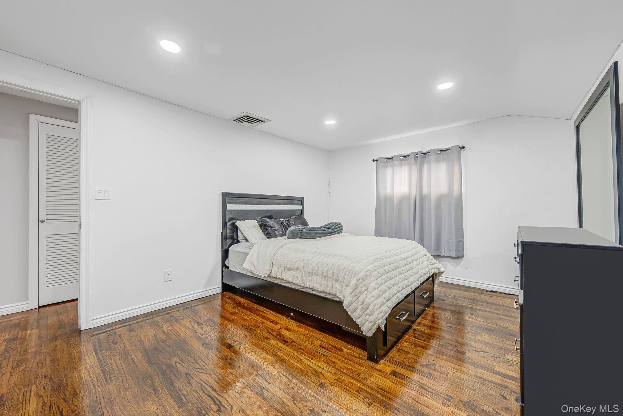 #16 photo, 177 Sherman Street, Brentwood , NY 11717