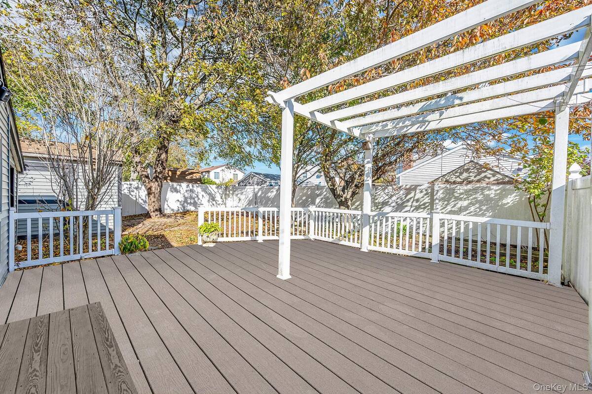 #12 photo, 1401 Race Avenue, サフォーク郡 Medford , NY 11763