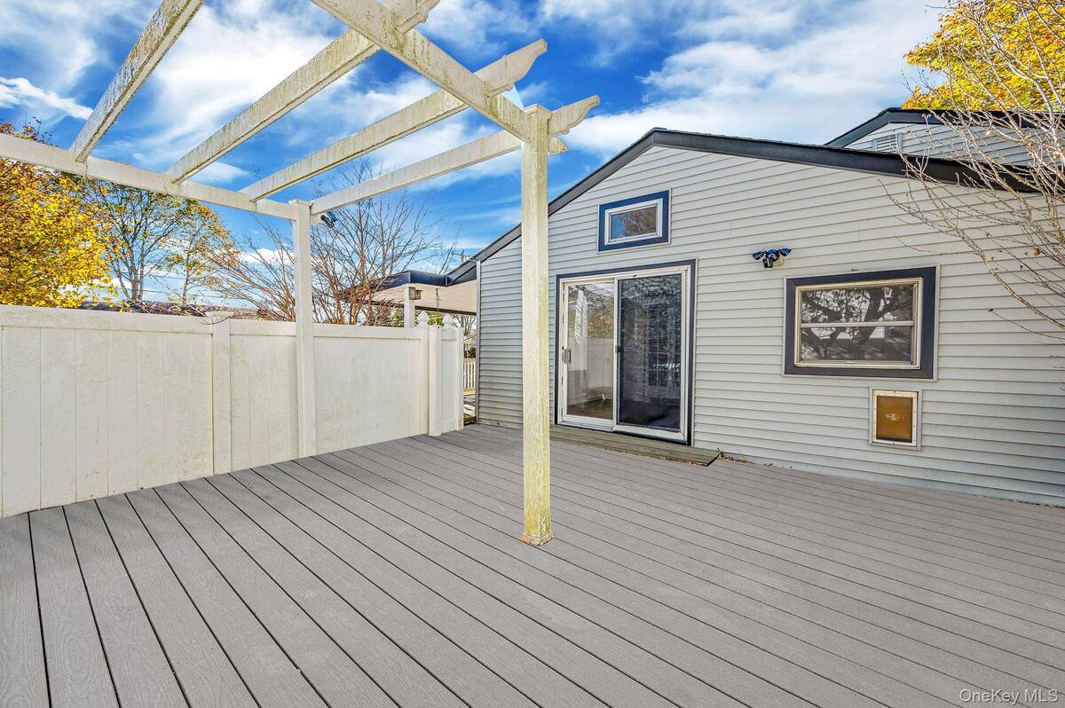 #13 photo, 1401 Race Avenue, サフォーク郡 Medford , NY 11763