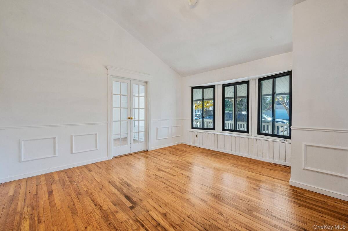 #16 photo, 1401 Race Avenue, サフォーク郡 Medford , NY 11763