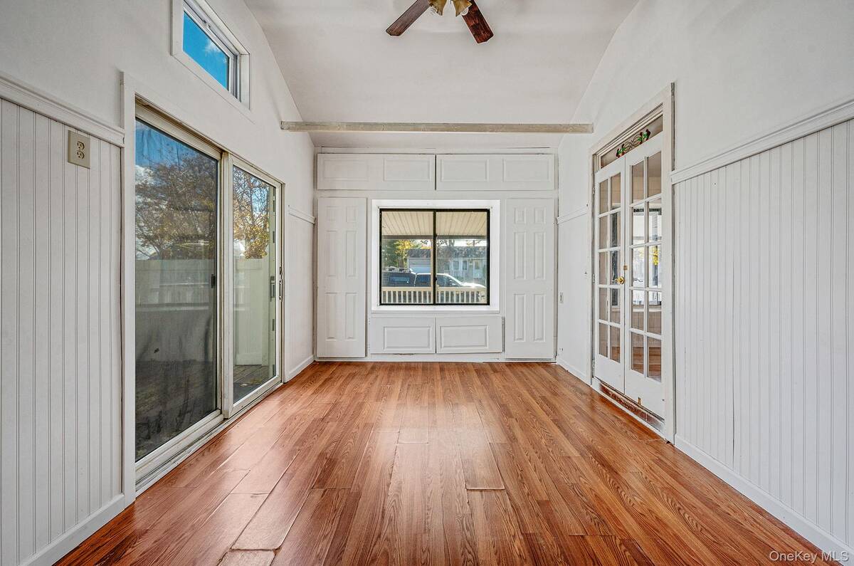 #21 photo, 1401 Race Avenue, サフォーク郡 Medford , NY 11763