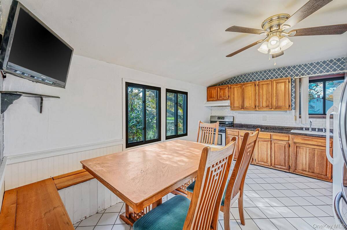 #24 photo, 1401 Race Avenue, サフォーク郡 Medford , NY 11763