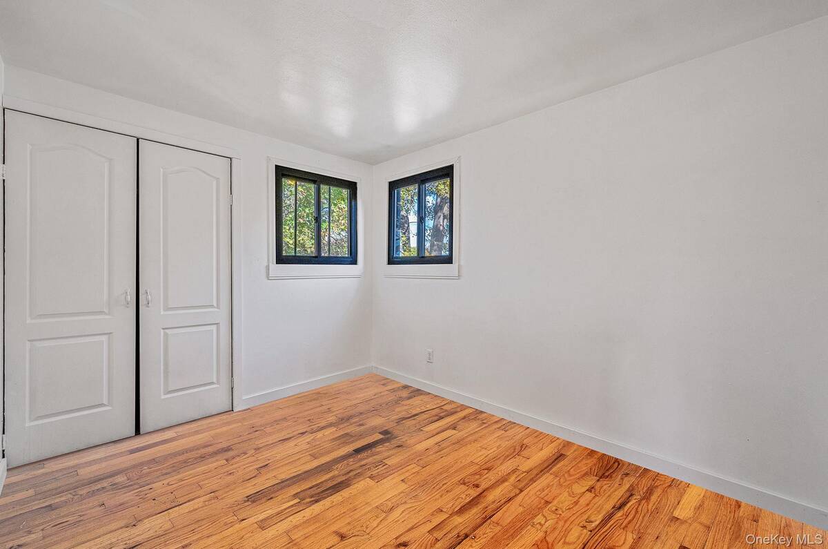 #28 photo, 1401 Race Avenue, サフォーク郡 Medford , NY 11763