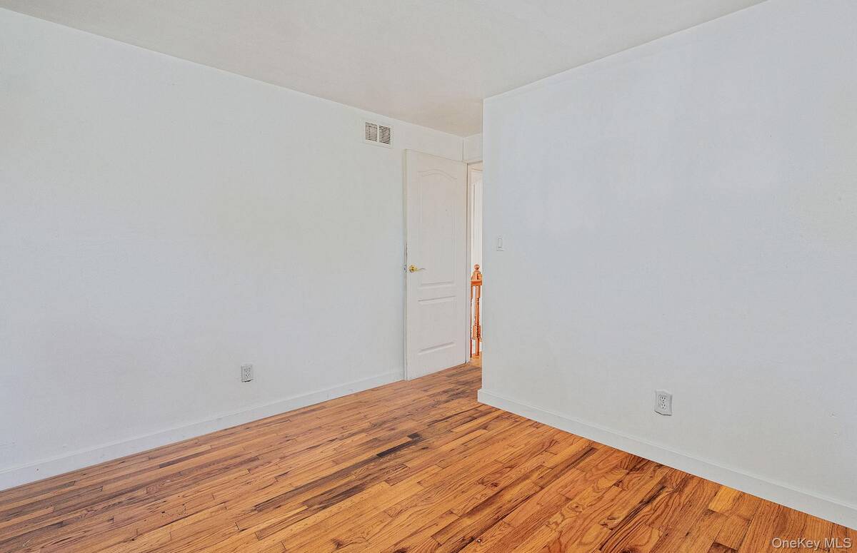 #29 photo, 1401 Race Avenue, サフォーク郡 Medford , NY 11763