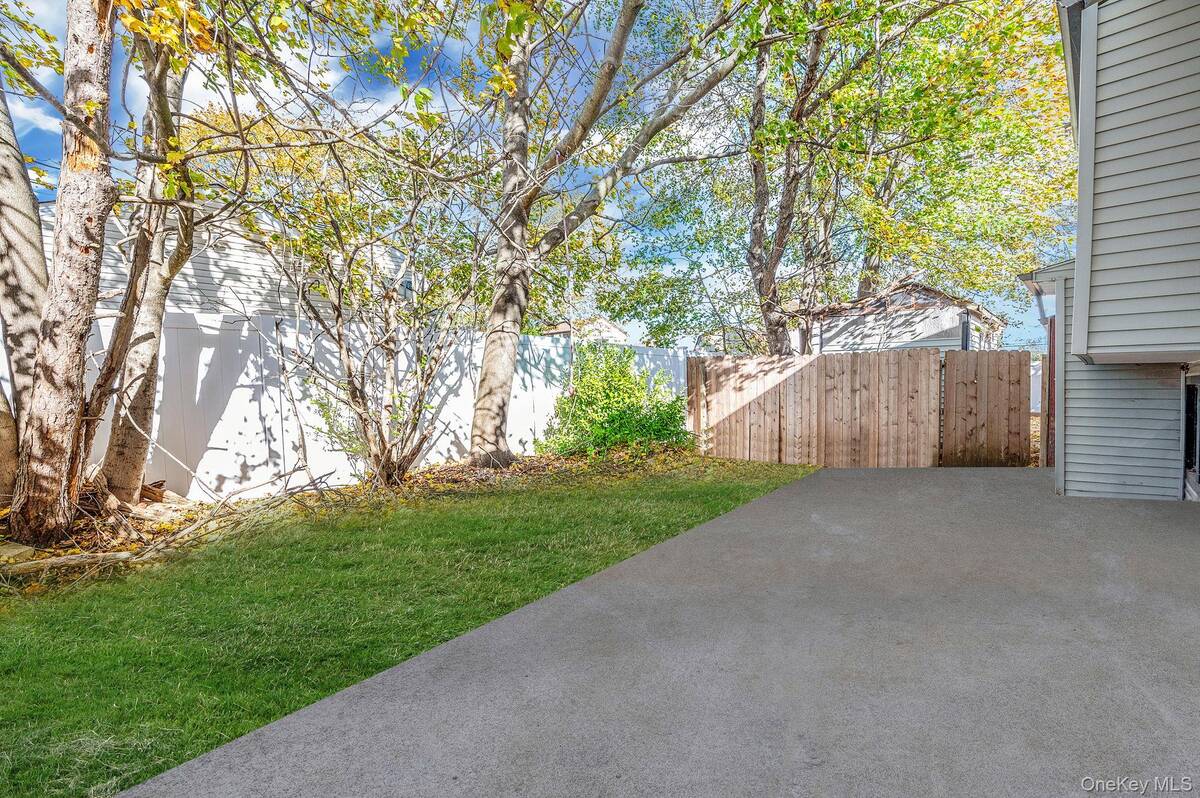 #7 photo, 1401 Race Avenue, サフォーク郡 Medford , NY 11763