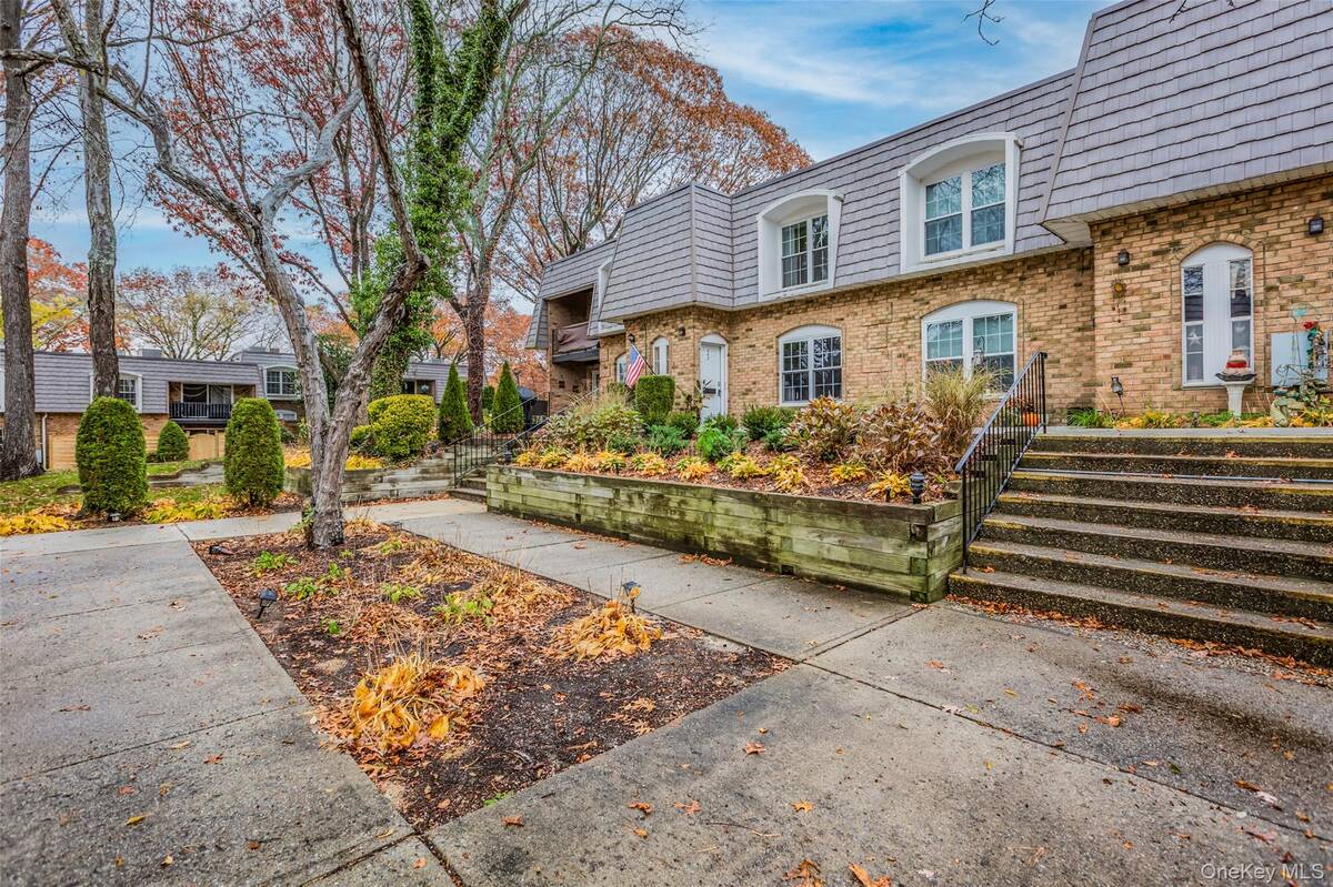 #1 photo, 655 Middle Country Road, #5C2, サフォーク郡 Coram , NY 11727