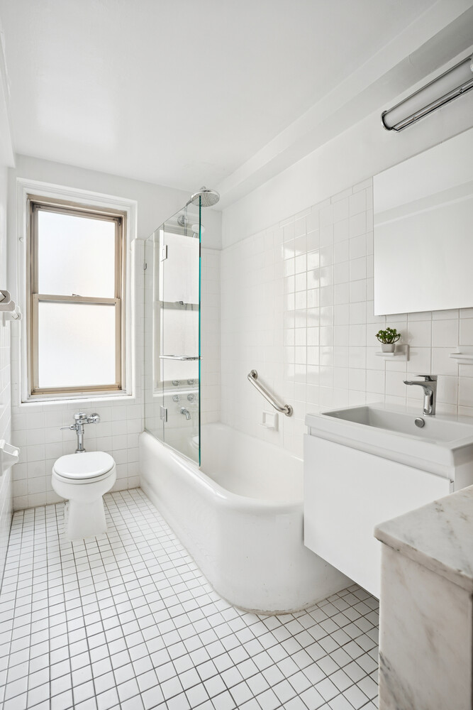 #5 photo, 59 W 12TH Street, Greenwich Village , NY 10011