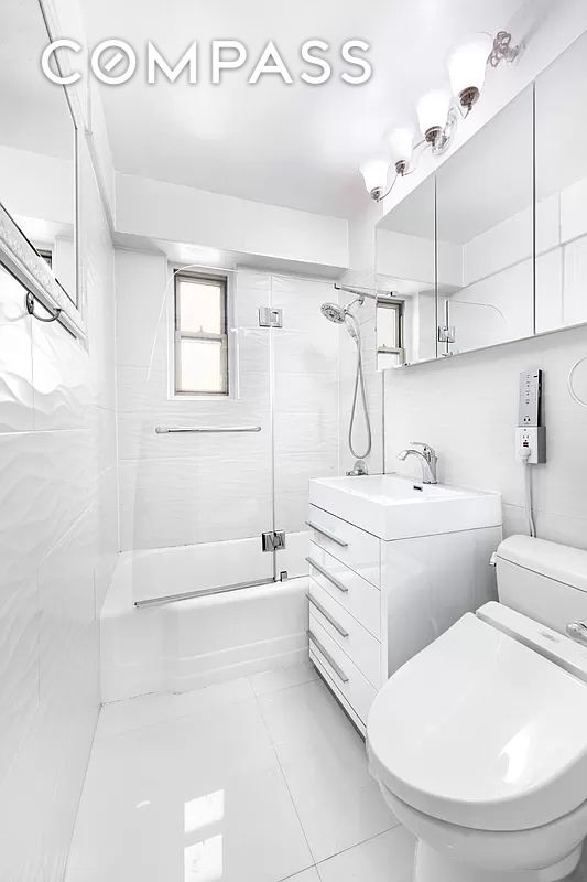 #5 photo, 225 E 46th Street, Midtown East , NY 10017