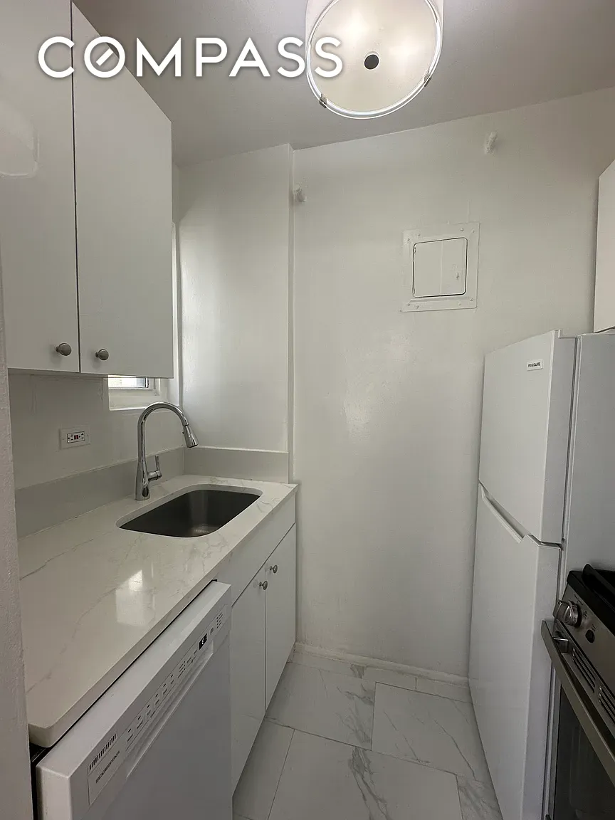 #6 photo, 225 E 46th Street, Midtown East , NY 10017