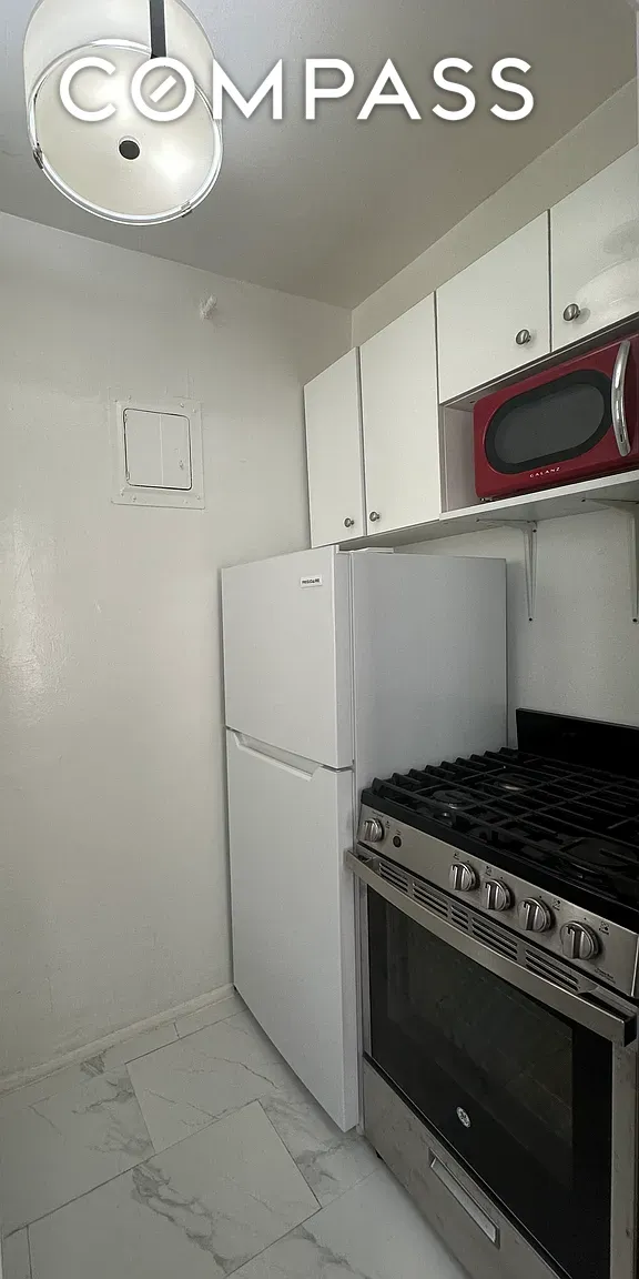 #7 photo, 225 E 46th Street, Midtown East , NY 10017