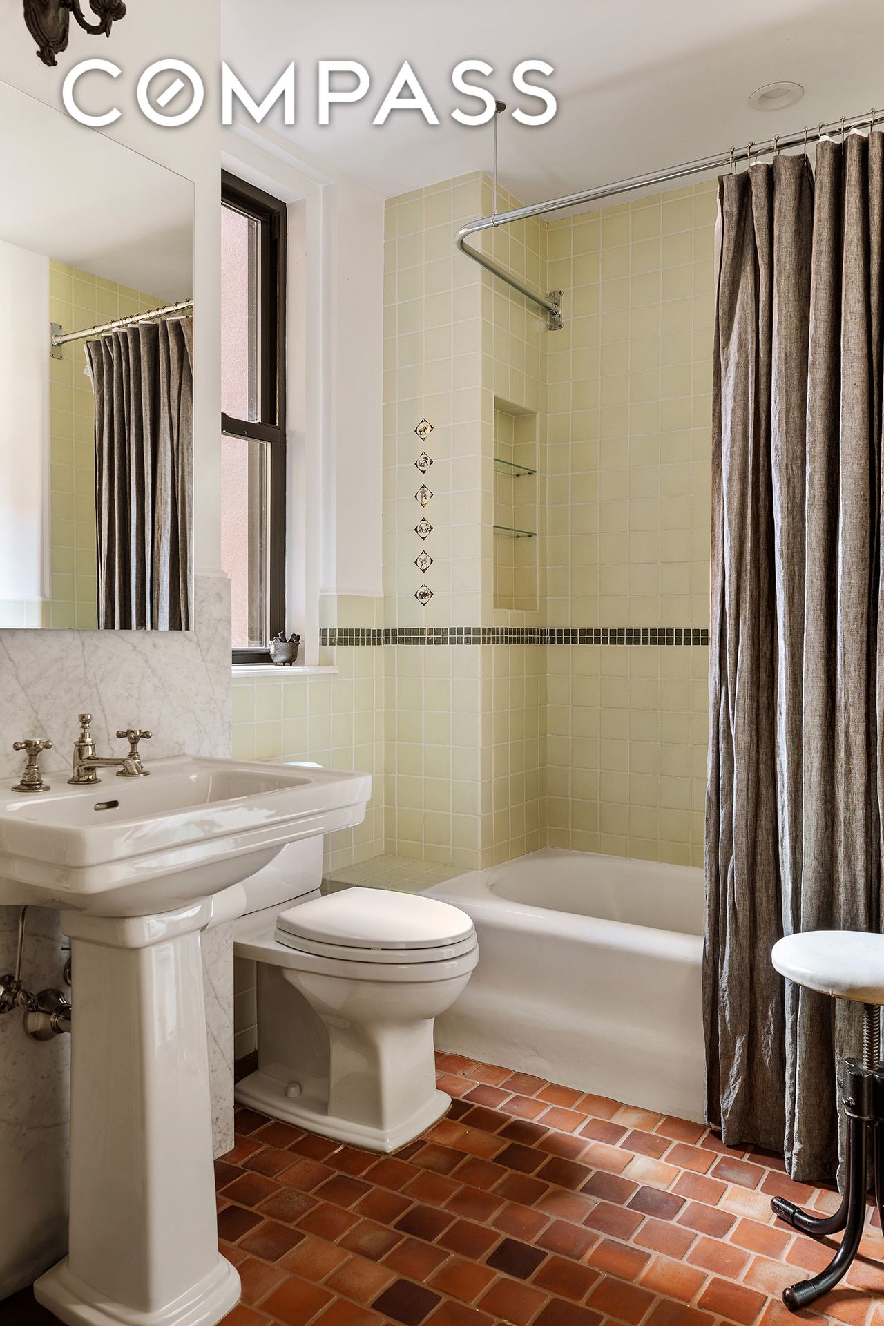 #8 photo, 21 E 10th Street, Greenwich Village , NY 10003