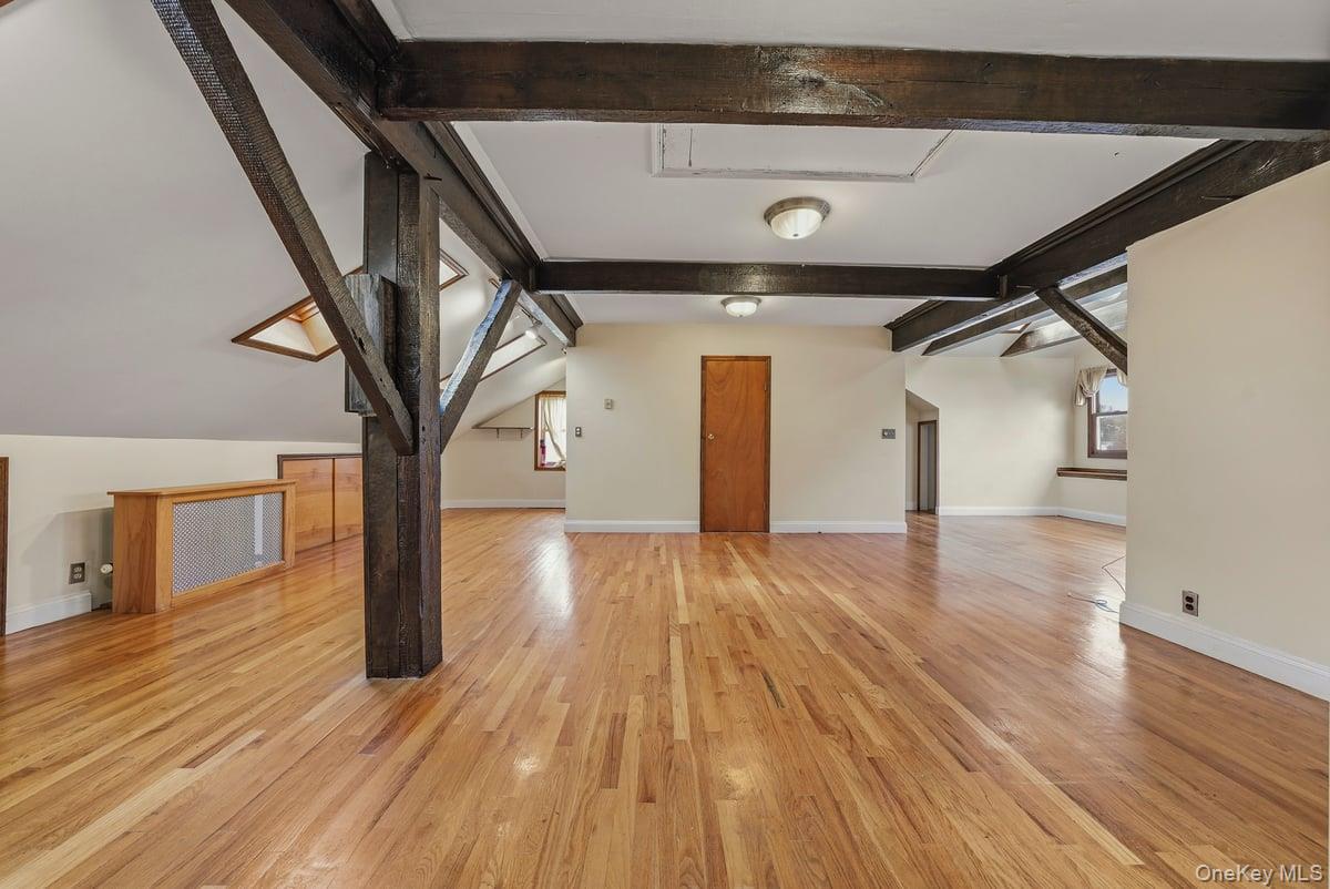 #4 photo, 65 East 233rd Street, Bronx , NY 10470