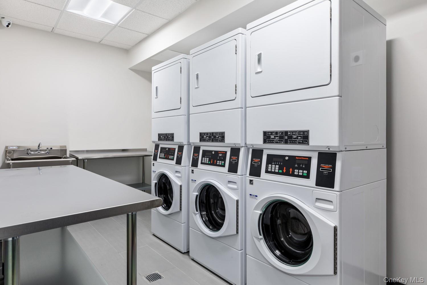 #11 photo, 37-18 Broadway, Astoria , NY 11103