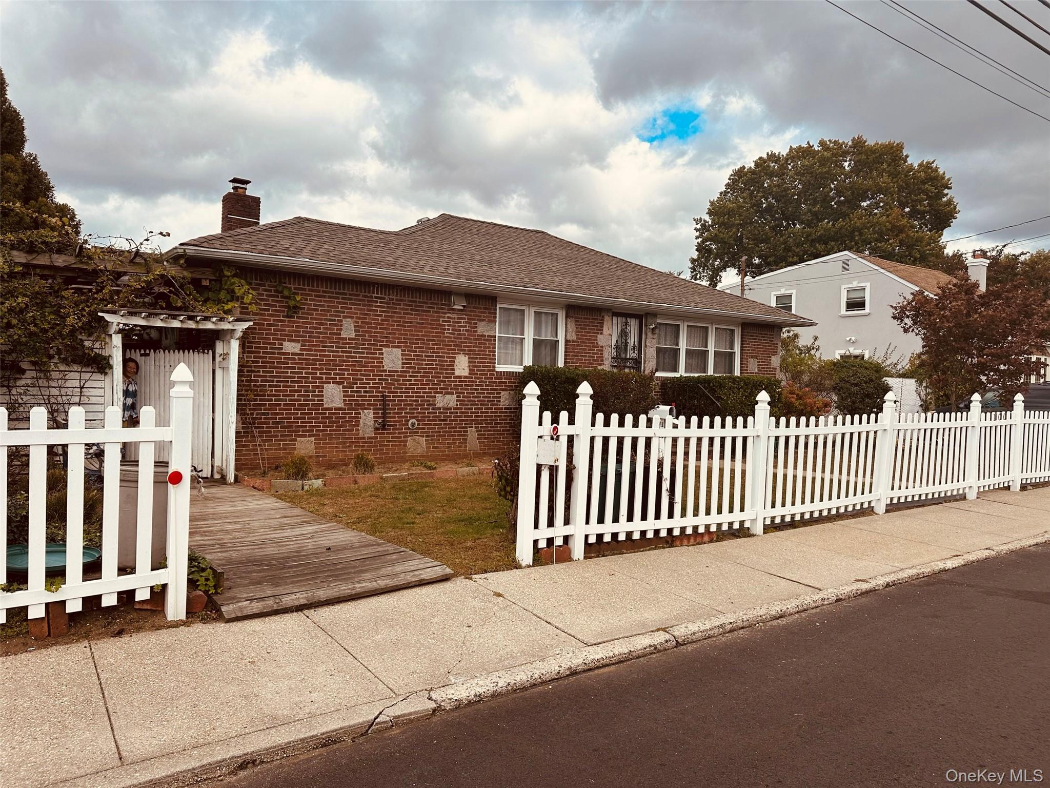#2 photo, 100 Memphis Avenue, Floral Park , NY 11001