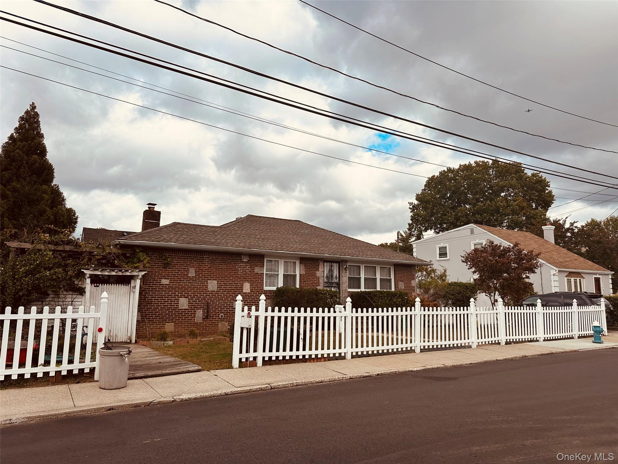 #3 photo, 100 Memphis Avenue, Floral Park , NY 11001