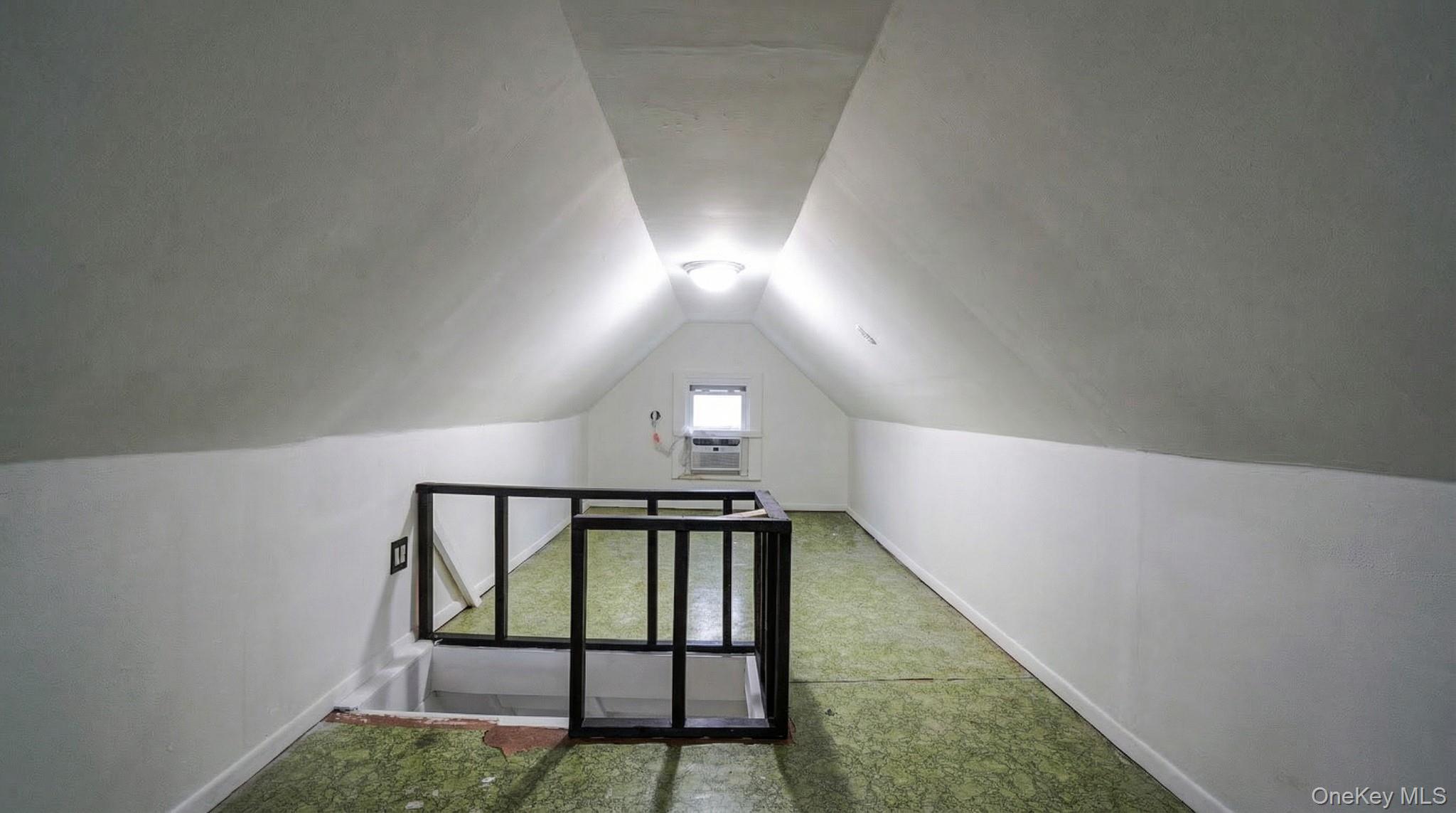 #13 photo, 88-44 202nd Street, קווינס Hollis , NY 11423