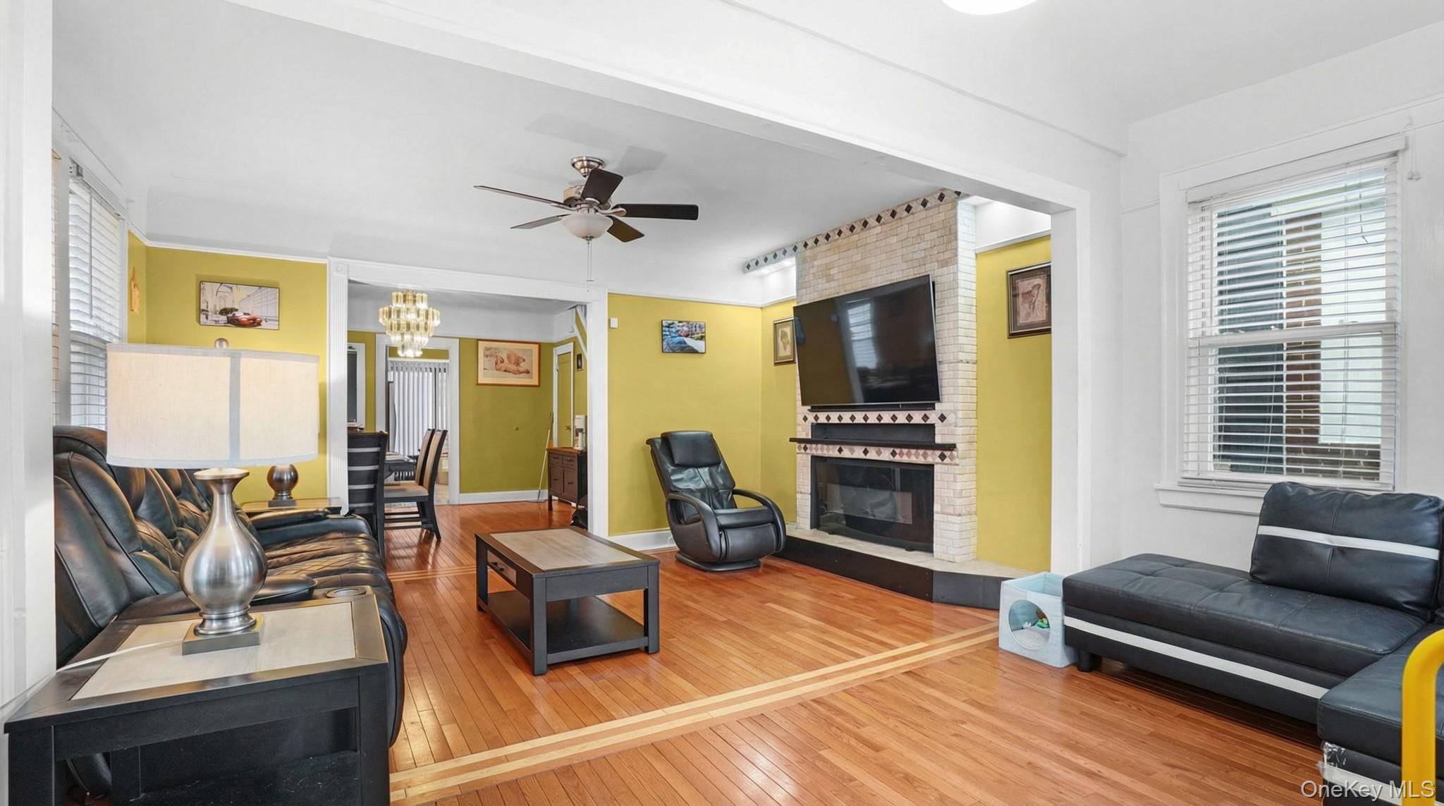 #3 photo, 88-44 202nd Street, קווינס Hollis , NY 11423