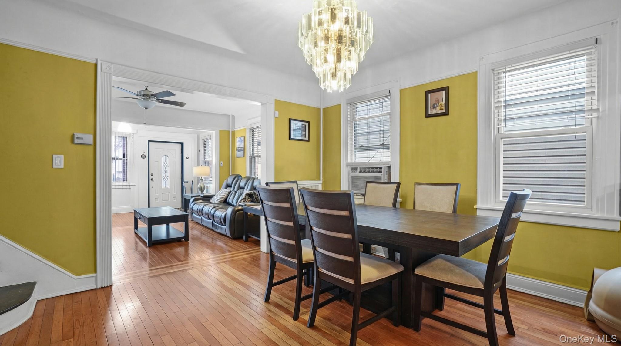 #6 photo, 88-44 202nd Street, קווינס Hollis , NY 11423