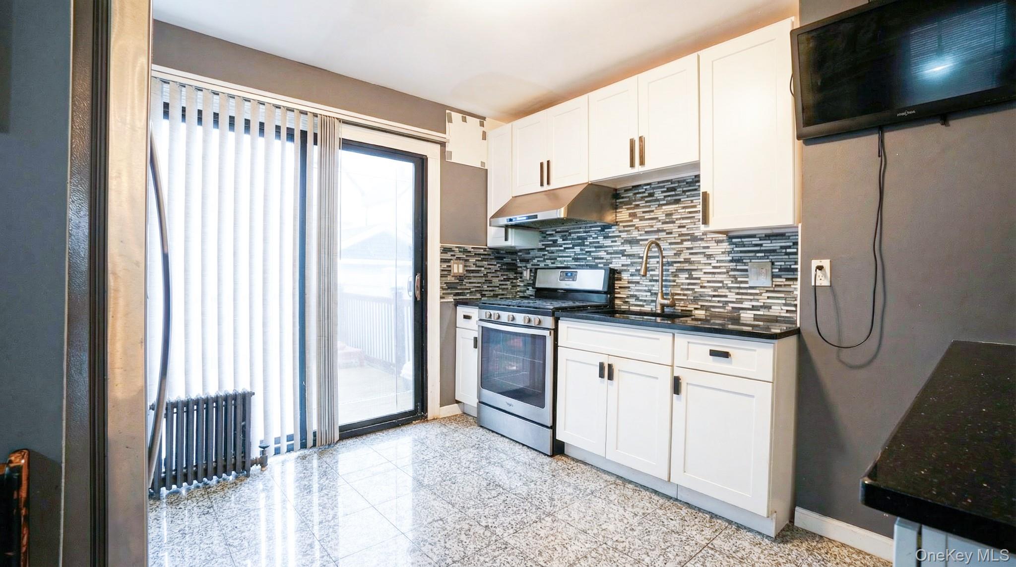 #7 photo, 88-44 202nd Street, קווינס Hollis , NY 11423