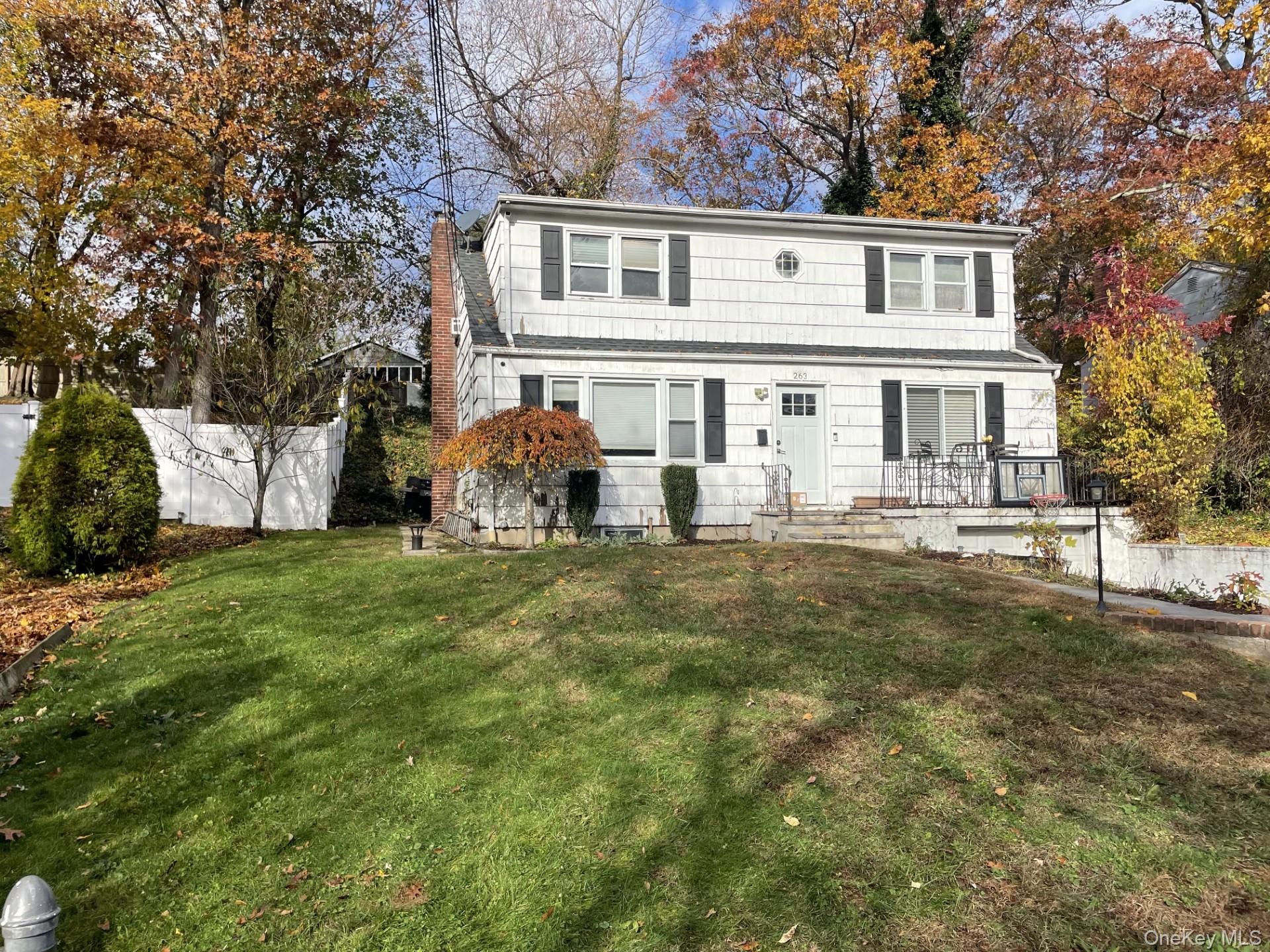 #1 photo, 263 Melville Road, Huntington , NY 11746