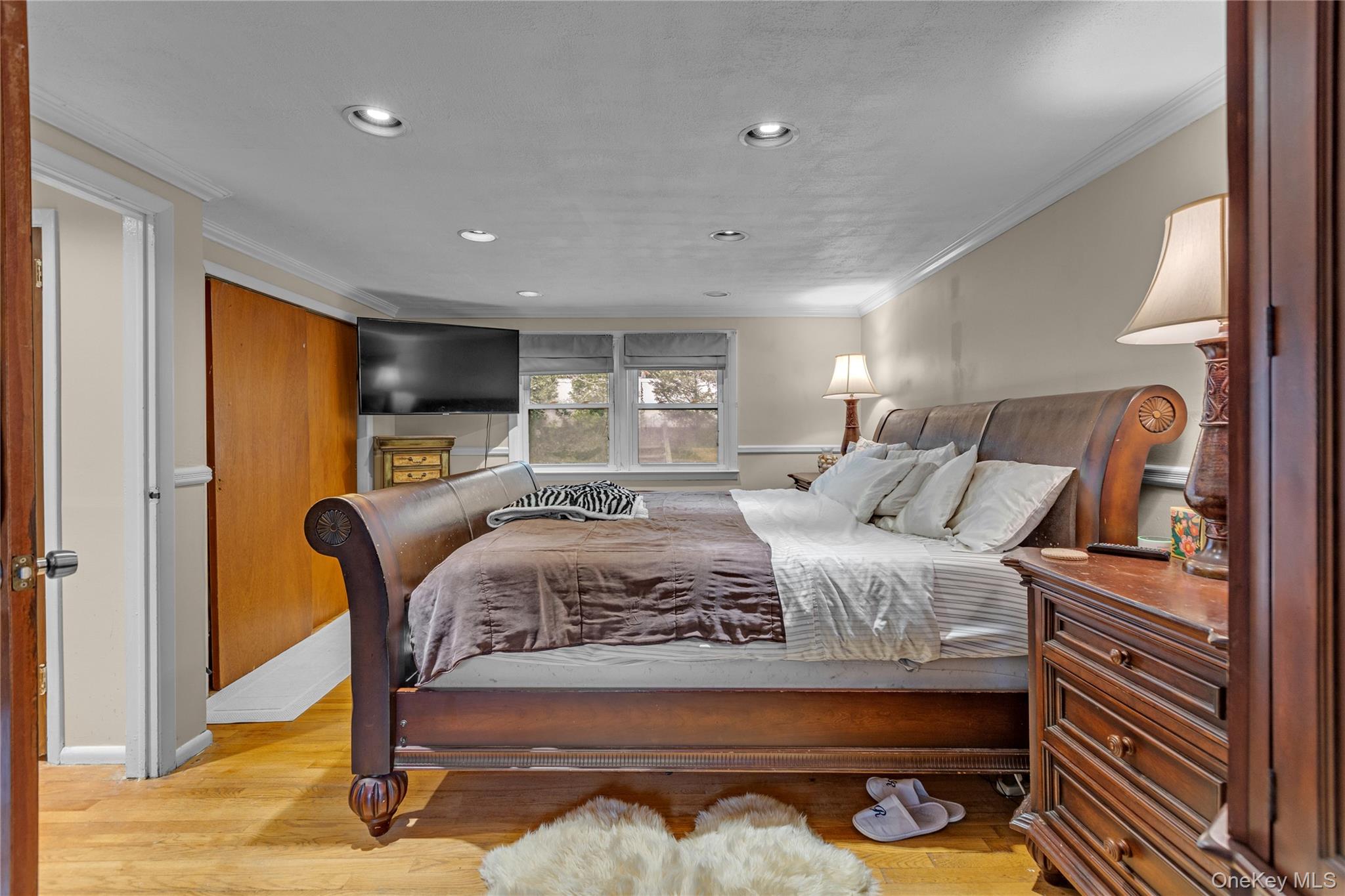 #11 photo, 263 Melville Road, Huntington , NY 11746