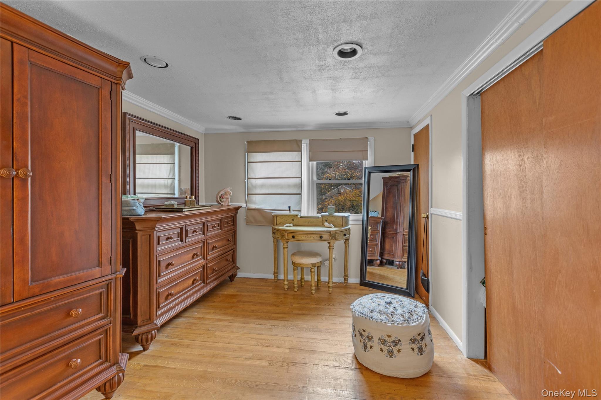 #12 photo, 263 Melville Road, Huntington , NY 11746