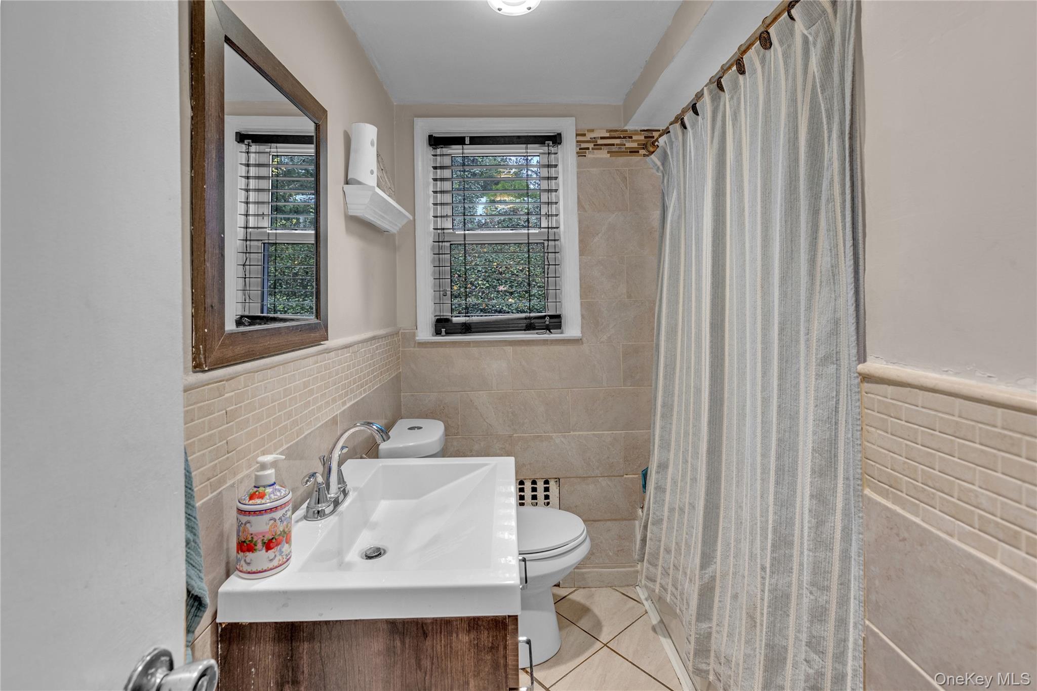 #13 photo, 263 Melville Road, Huntington , NY 11746